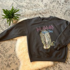 Def Leppard high n dry crewneck! Size large